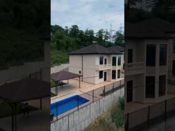 Дом в Сочи с бассейном и видом на море.