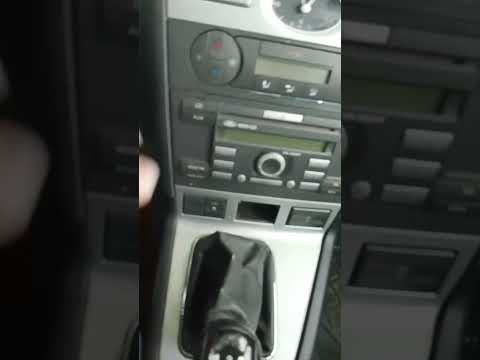 Ford Mondeo3 &mdash; где находится AUX? Нашёл только в бардачке 