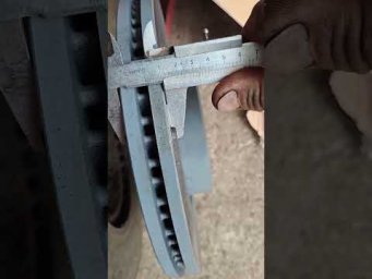 А ты менял бы? Сравнение старого и нового тормозных дисков Toyota. Проверка толщины тормозного диска