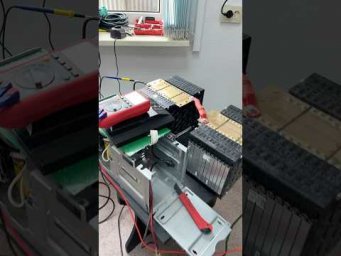 Как и обещали, сняли разрядную характеристику, и мы учимся вместе! Ну и странные эксперименты.