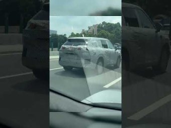 Китайский автопрототип на обычной дороге