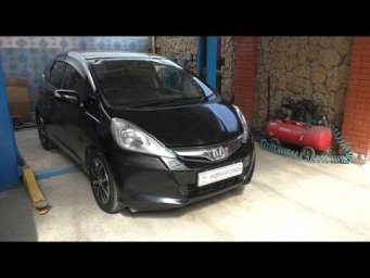 Замена передних тормозных колодок на Honda FIT 1,5 Хонда Фит 2009 года