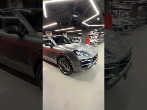Новый Porsche Cayenne, докопался до кожи и подлокотника. Новый Porsche Cayenne, докопался до кожи и подлокотника.