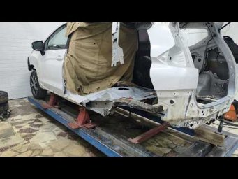 Mitsubishi Xpander , оторвало балку и поколечило заднюю часть.