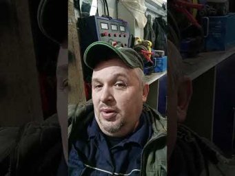 Замена лампочки в противотуманке грузовика...да что там сложного то